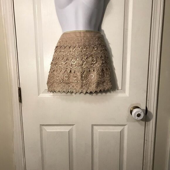 Sans Souci Size S Tan Lace Mini Skirt! - Picture 1 of 6